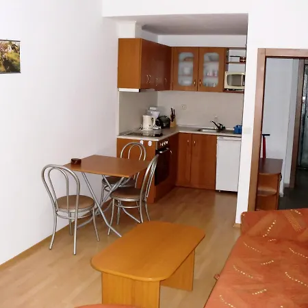 Petio Apartmanhotel *